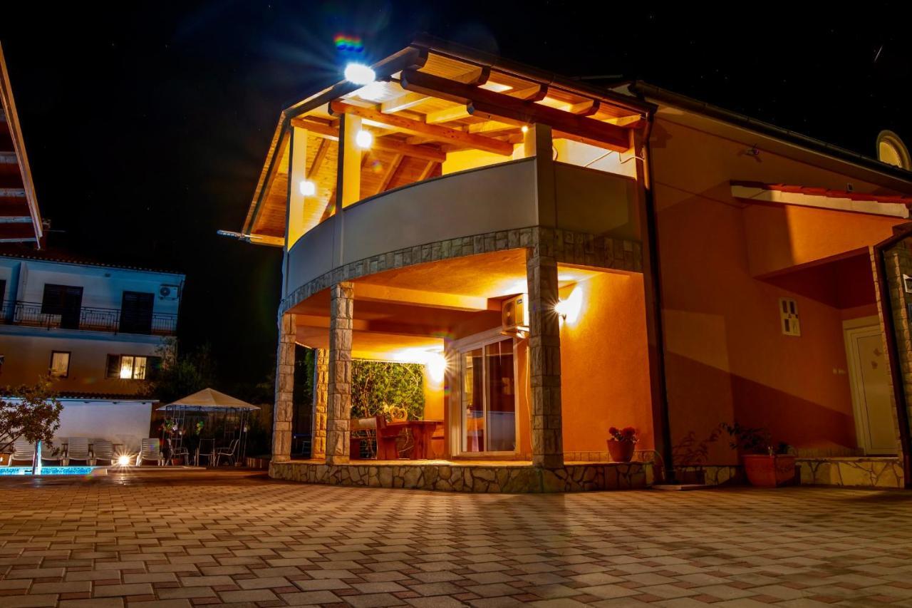 Villa Anita พูลา ภายนอก รูปภาพ
